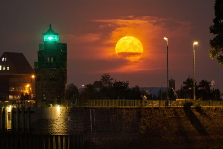 Supermond und Mäuseturm